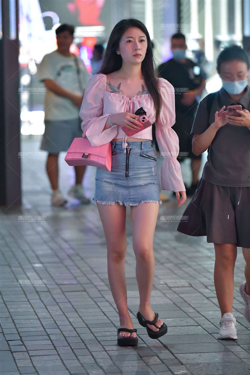 图片[4]-逛街牛仔裙美女-街拍流行馆
