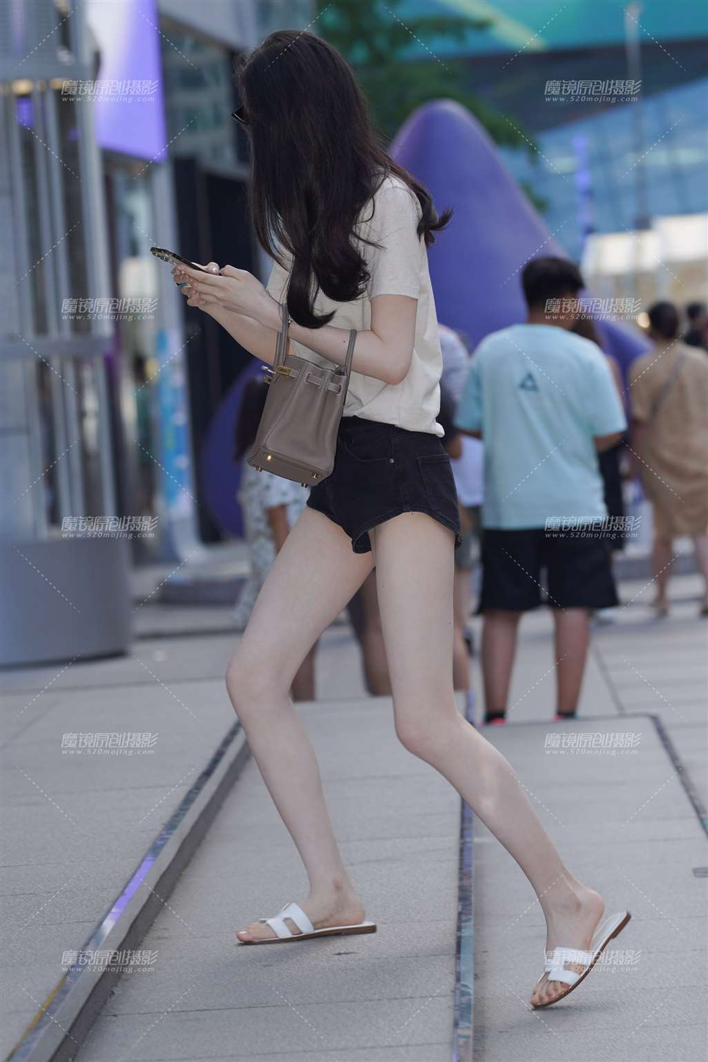 图片[1]-白皙大长腿-街拍流行馆
