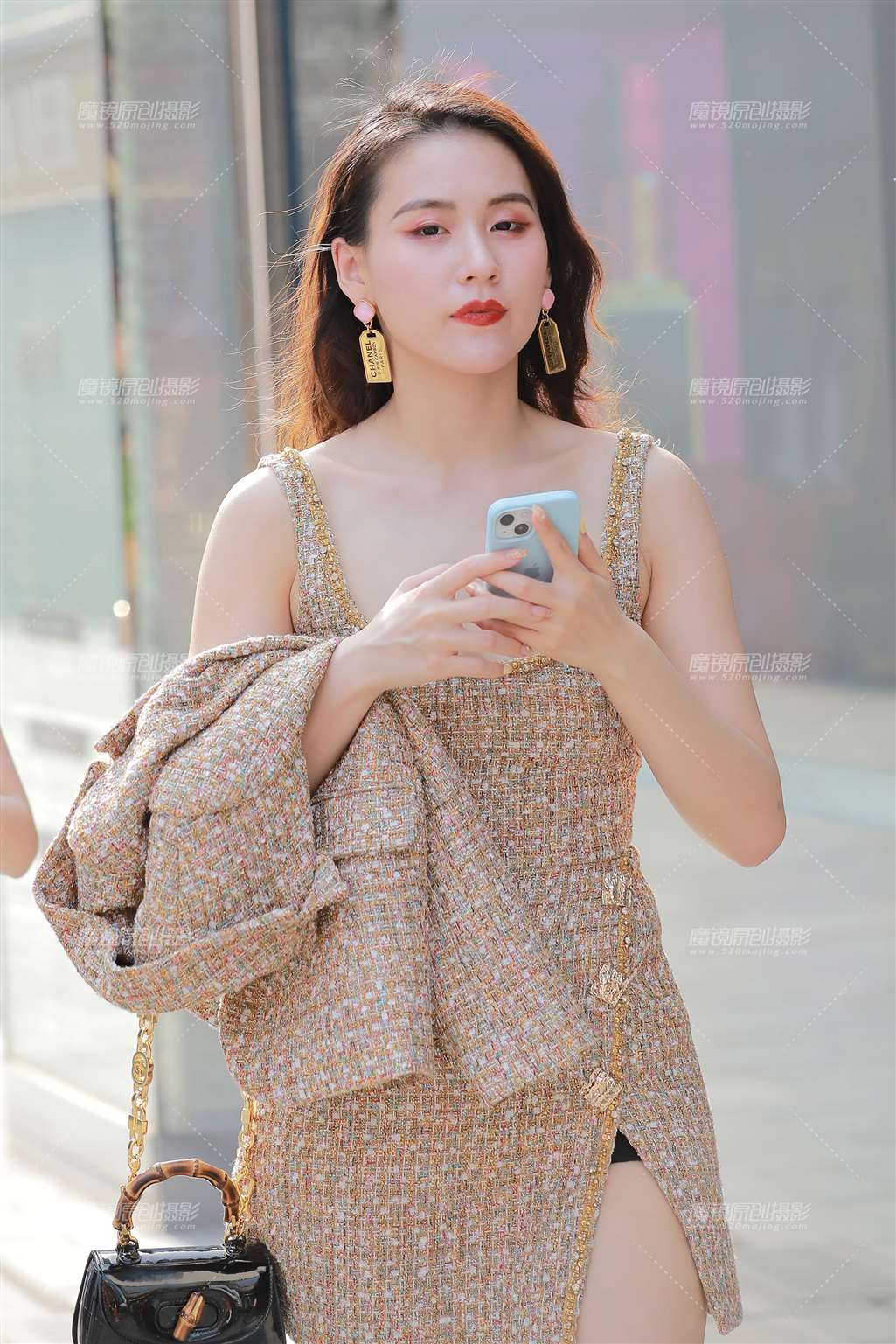 图片[1]-【玻璃街拍】短裙小姐姐-街拍流行馆