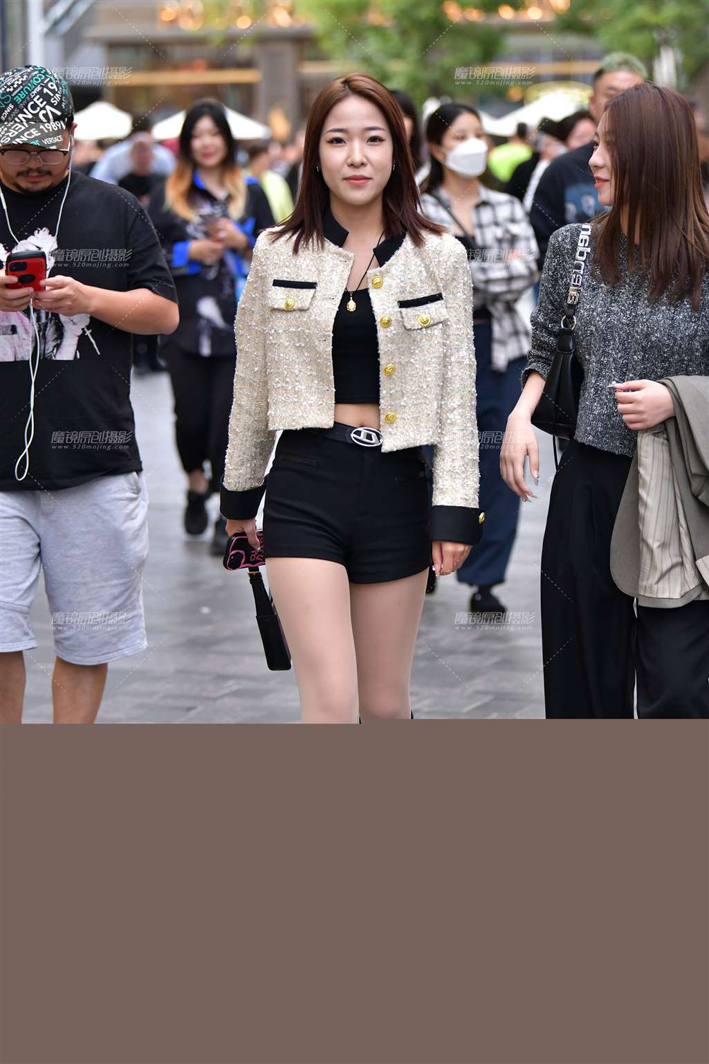 图片[3]-自信的肉丝美女-街拍流行馆