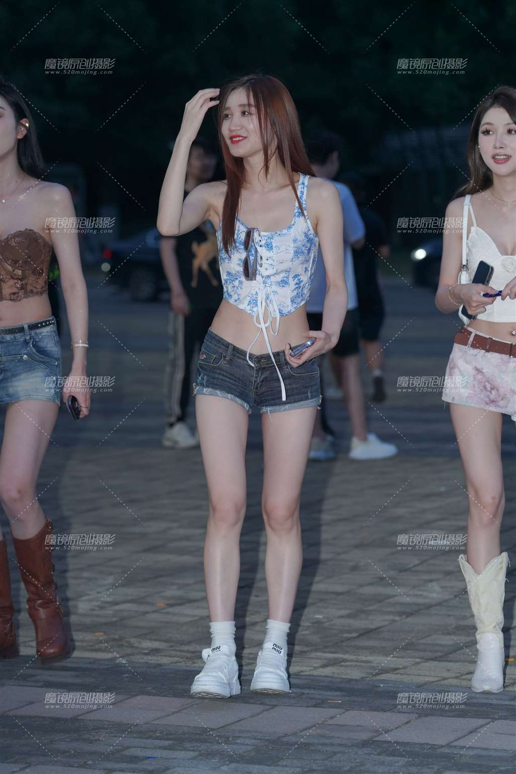 图片[1]-热裤美眉-街拍流行馆