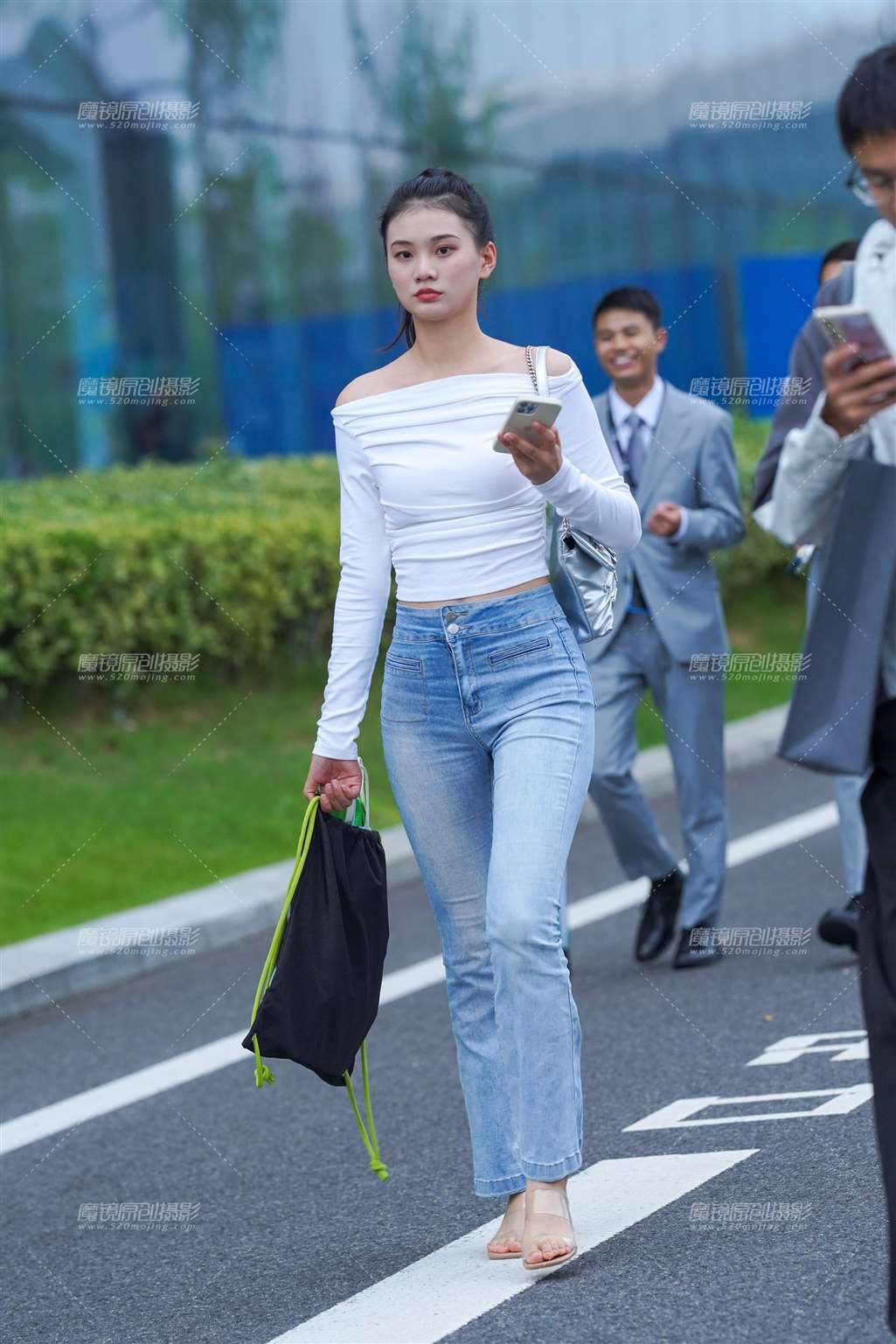 图片[3]-紧牛美眉-街拍流行馆