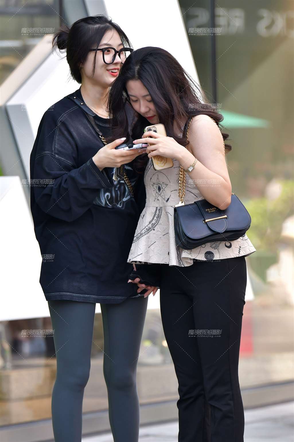图片[1]-逛街闺蜜美女-街拍流行馆