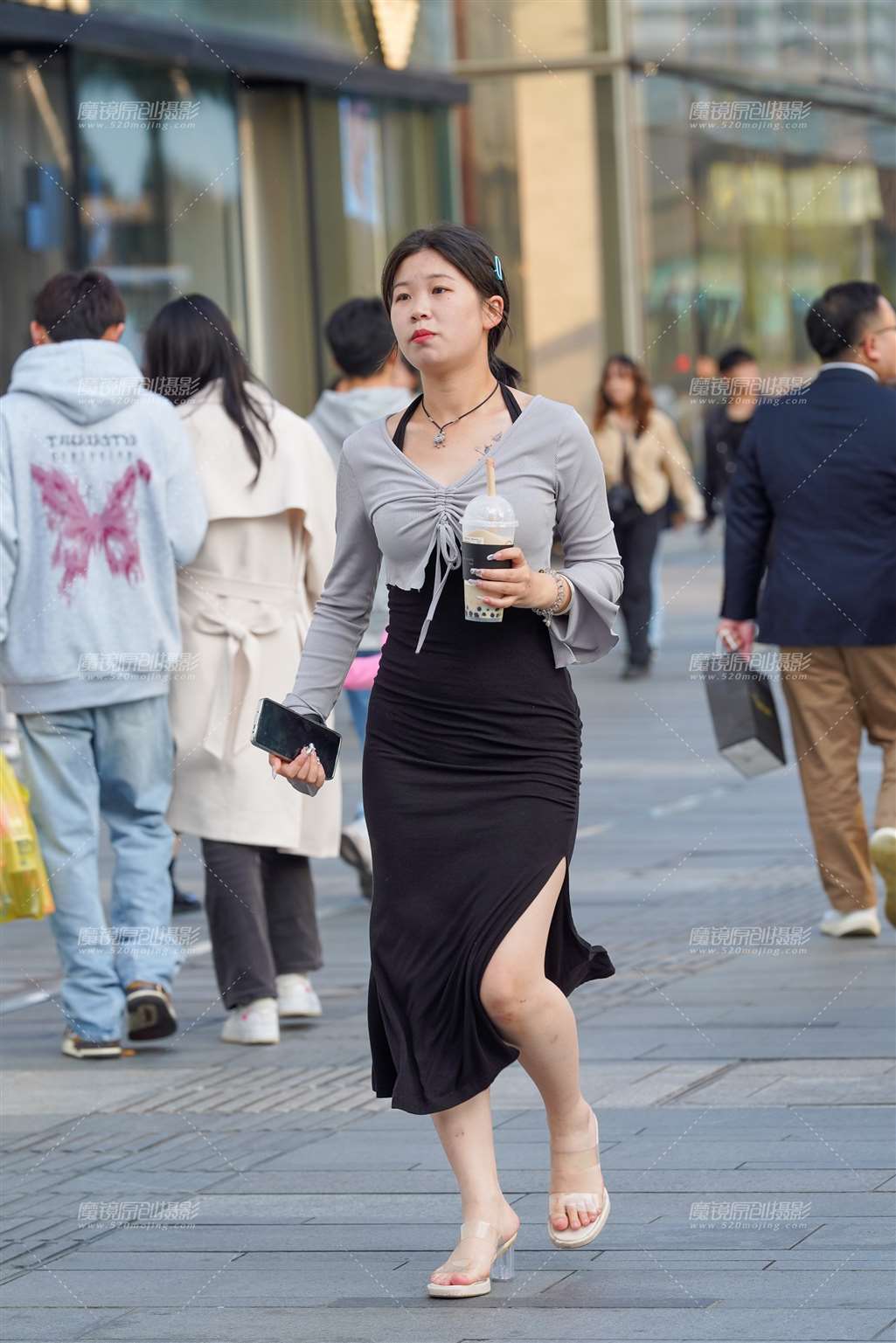 图片[3]-小妹这臀有些出众-街拍流行馆