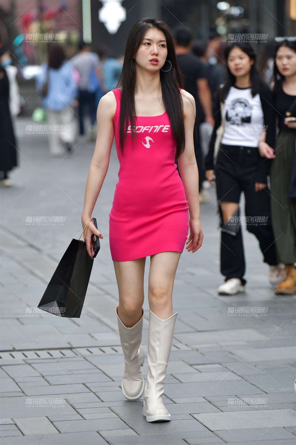 图片[5]-高挑红短裙美女-街拍流行馆