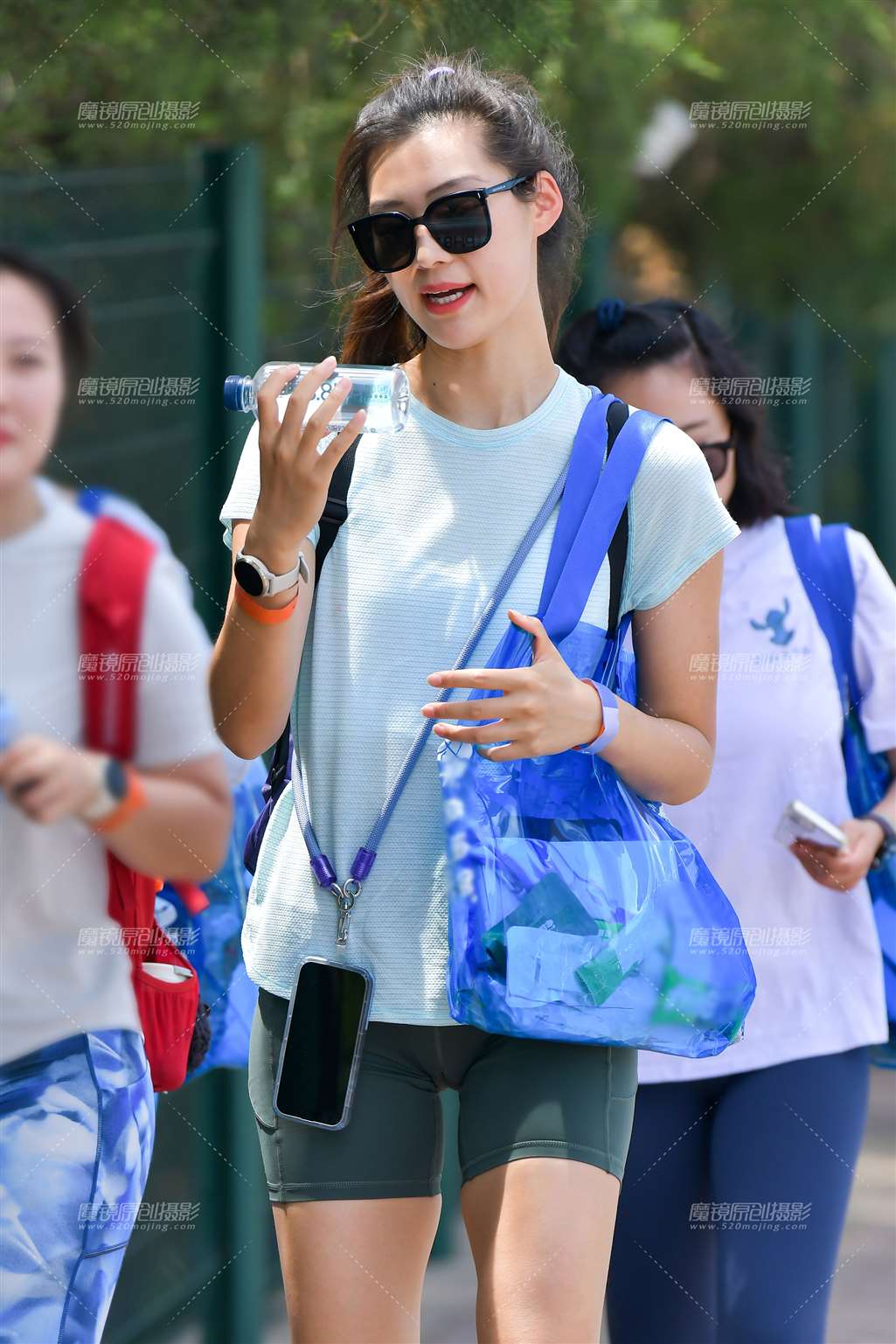 图片[1]-骑行瑜伽裤美女-街拍流行馆
