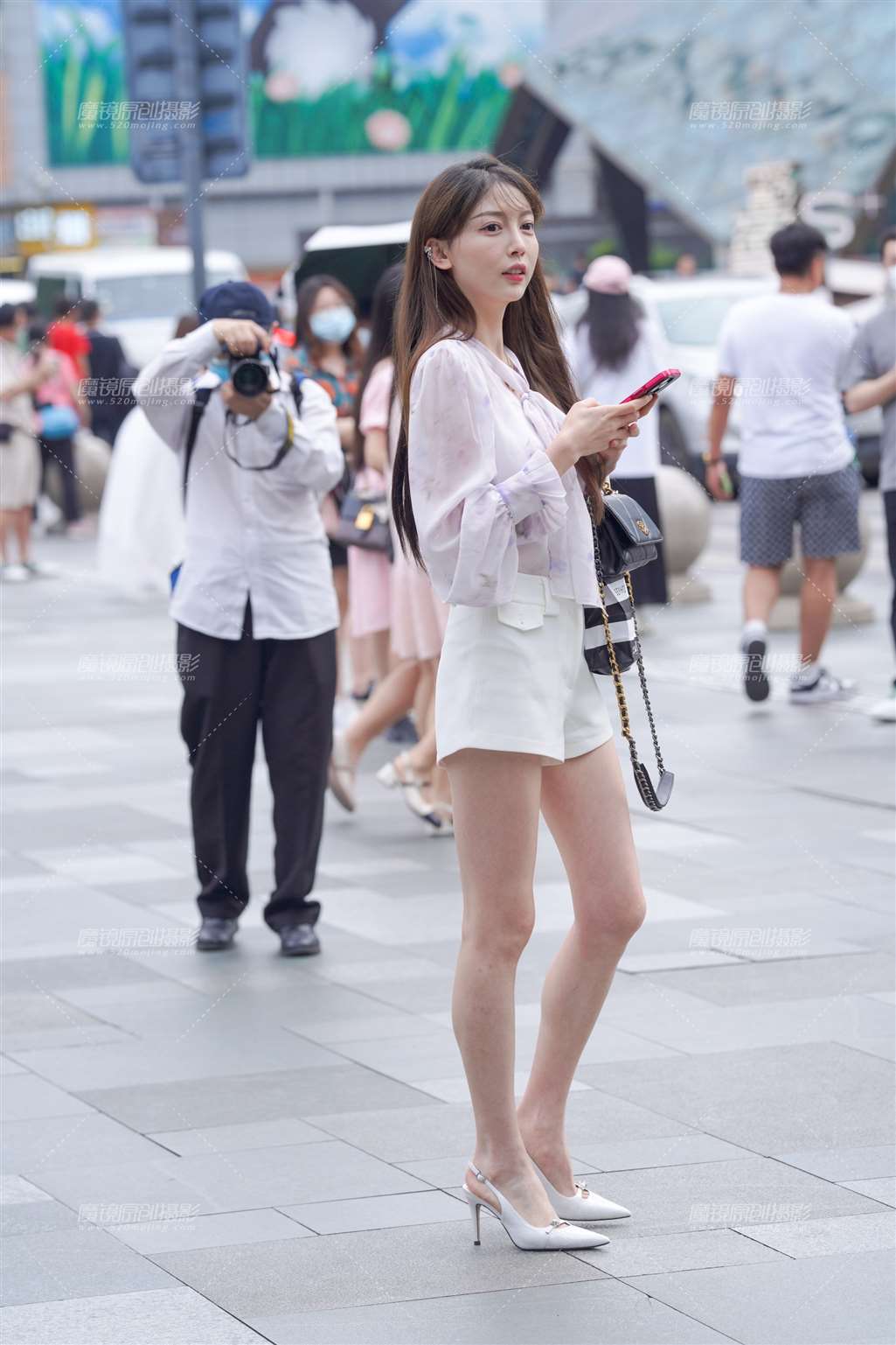 图片[1]-气质美腿高跟-街拍流行馆