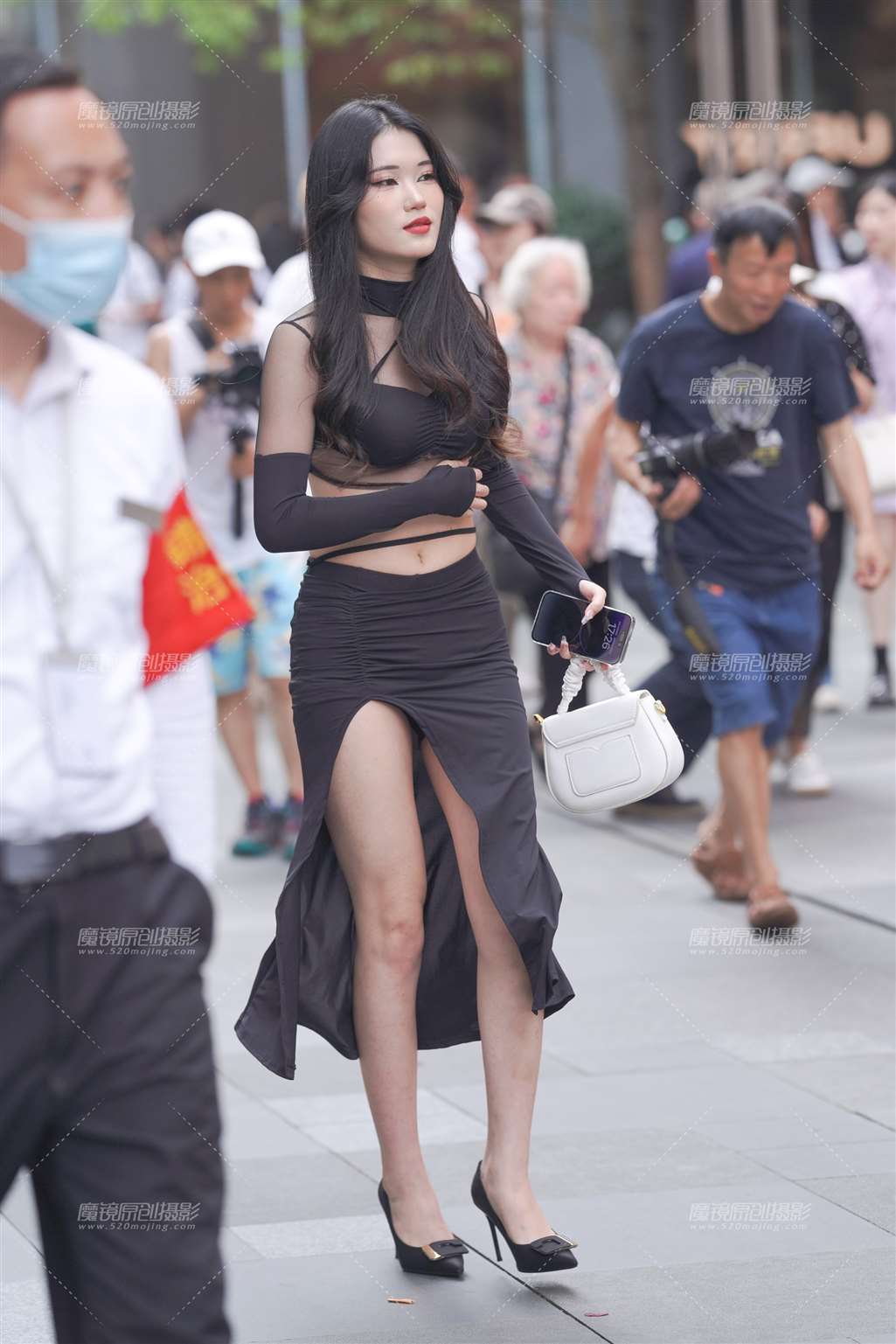 图片[1]-性感长裙-街拍流行馆