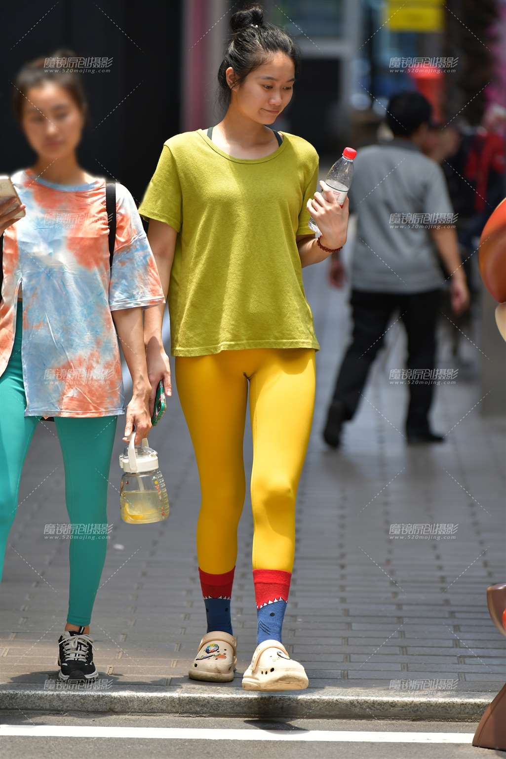 图片[1]-阳光瑜伽裤美女-街拍流行馆