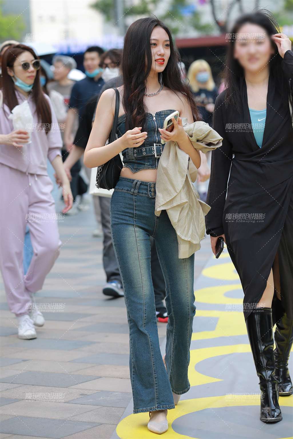 图片[1]-牛仔美女-街拍流行馆