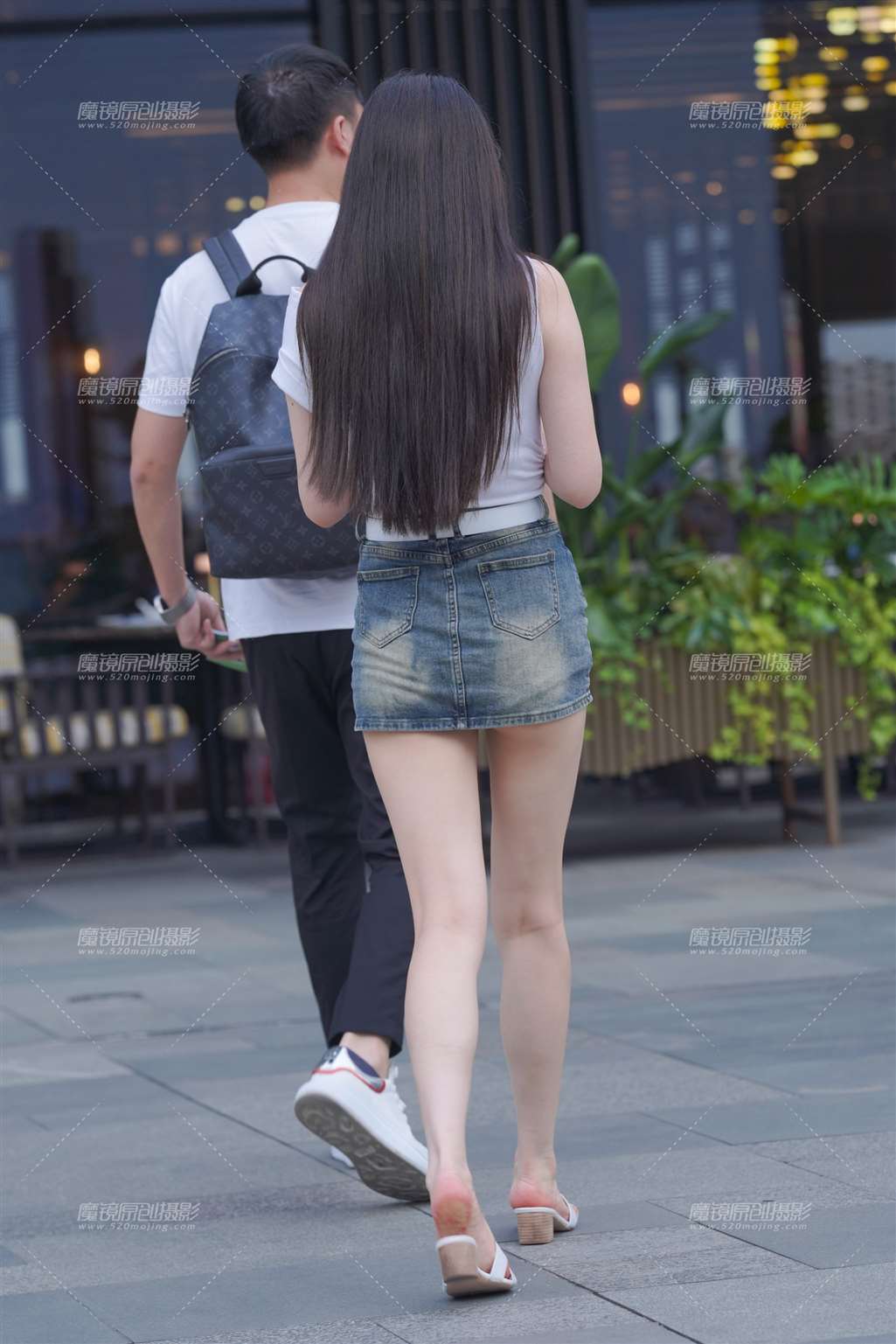 图片[2]-美腿牛仔裙-街拍流行馆