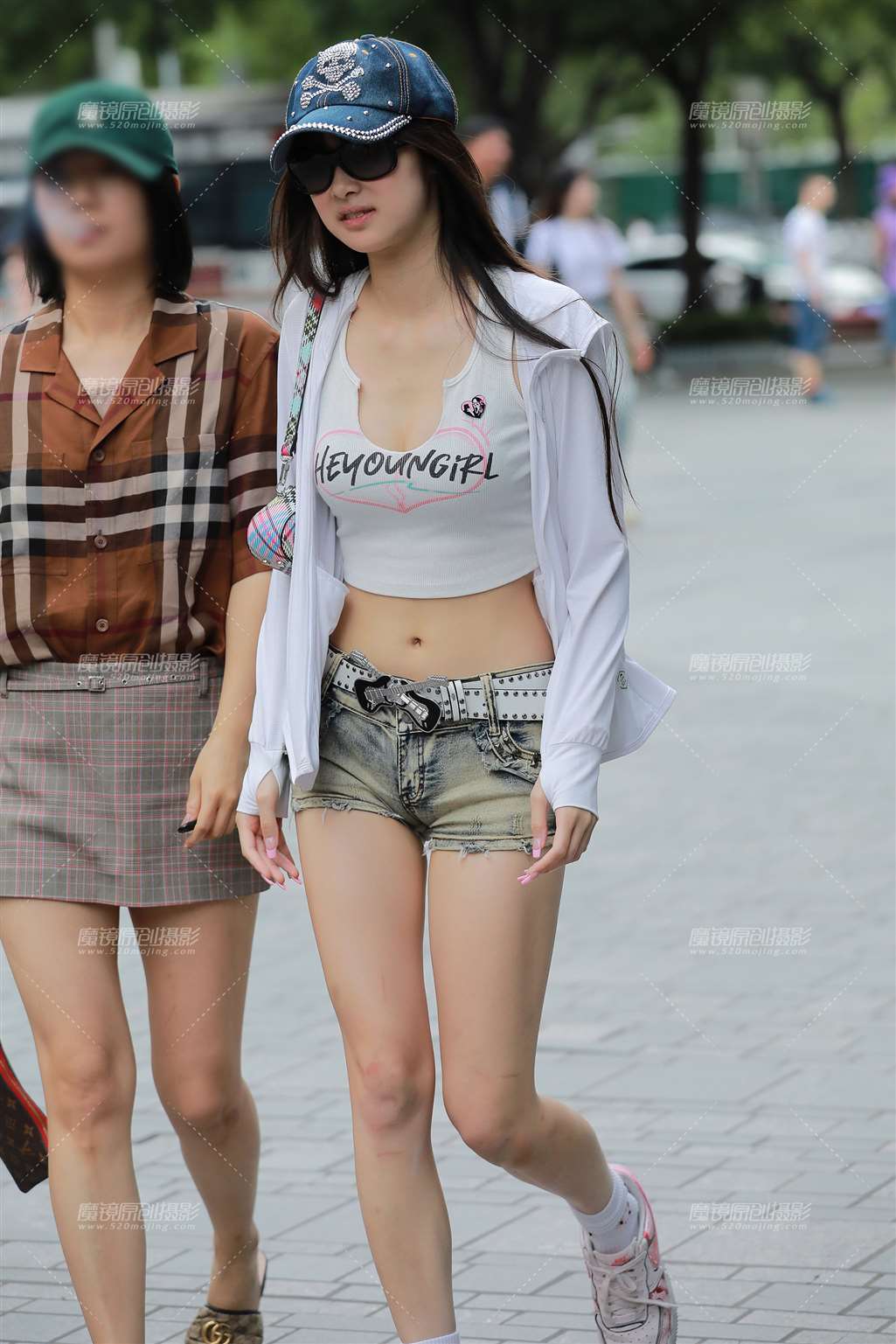 图片[5]-热裤小妹-街拍流行馆