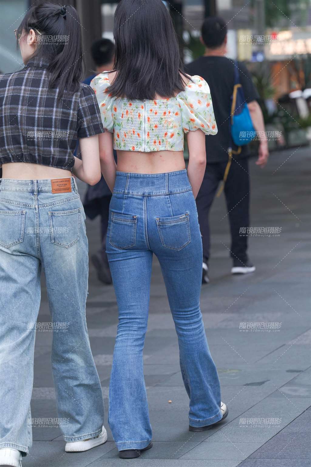图片[2]-牛仔裤小妹-街拍流行馆