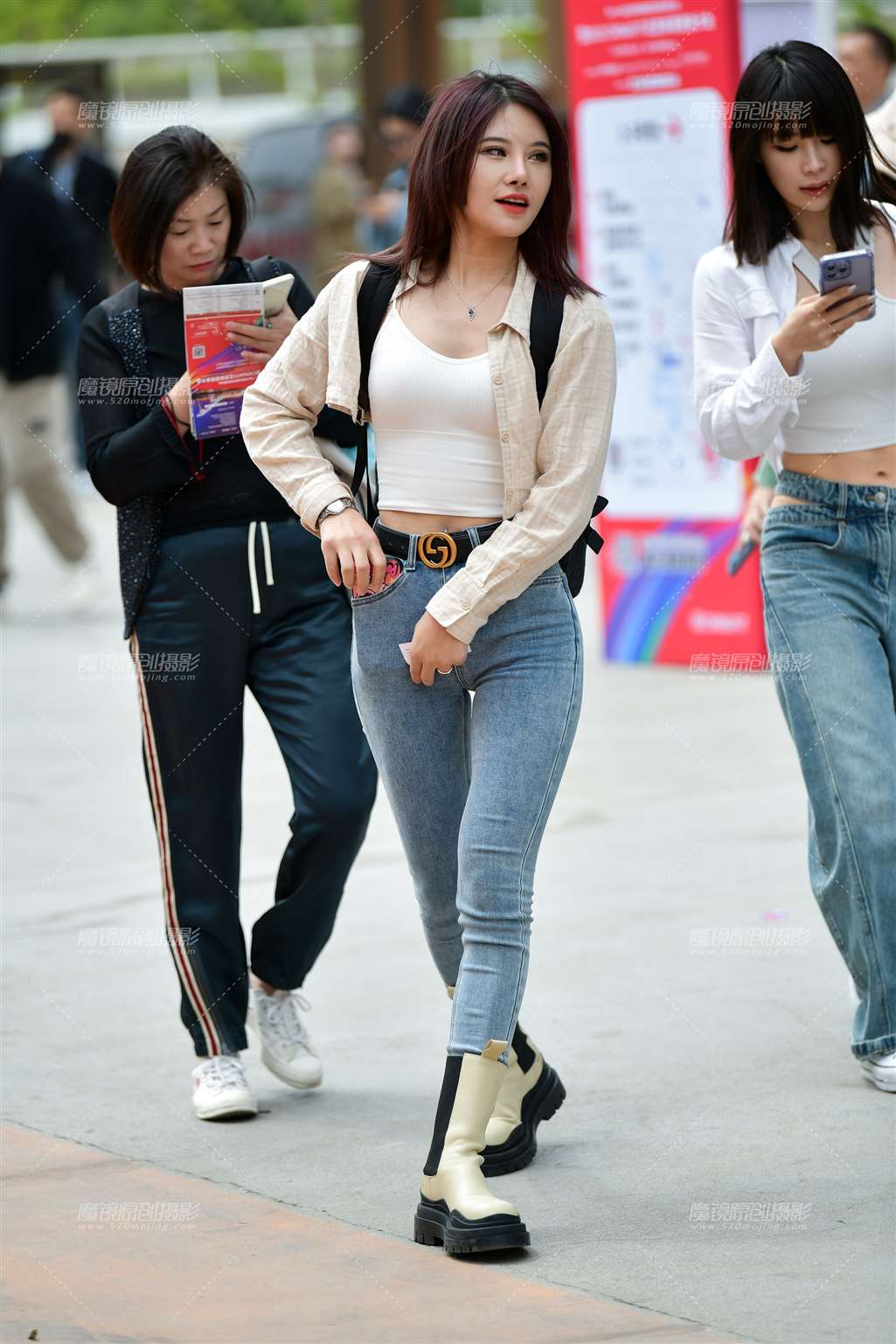 图片[4]-漂亮紧身牛仔裤美女-街拍流行馆