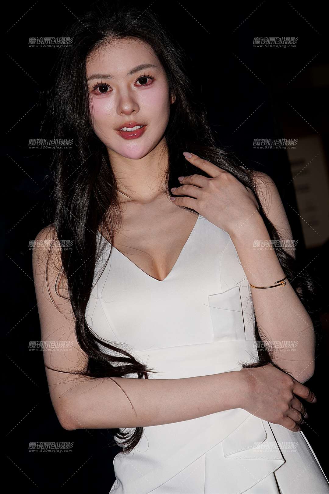 图片[1]-白色连衣长裙女神-街拍流行馆