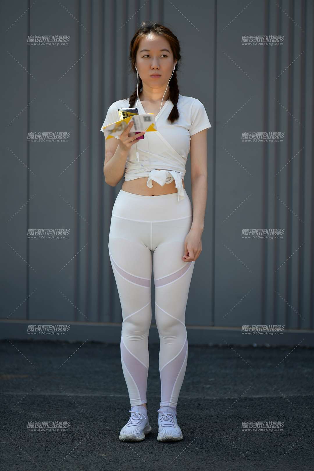 图片[4]-白色紧身裤美女-街拍流行馆