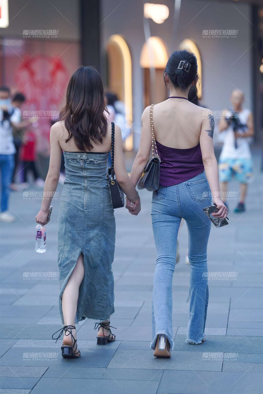 图片[2]-紧牛美背-街拍流行馆