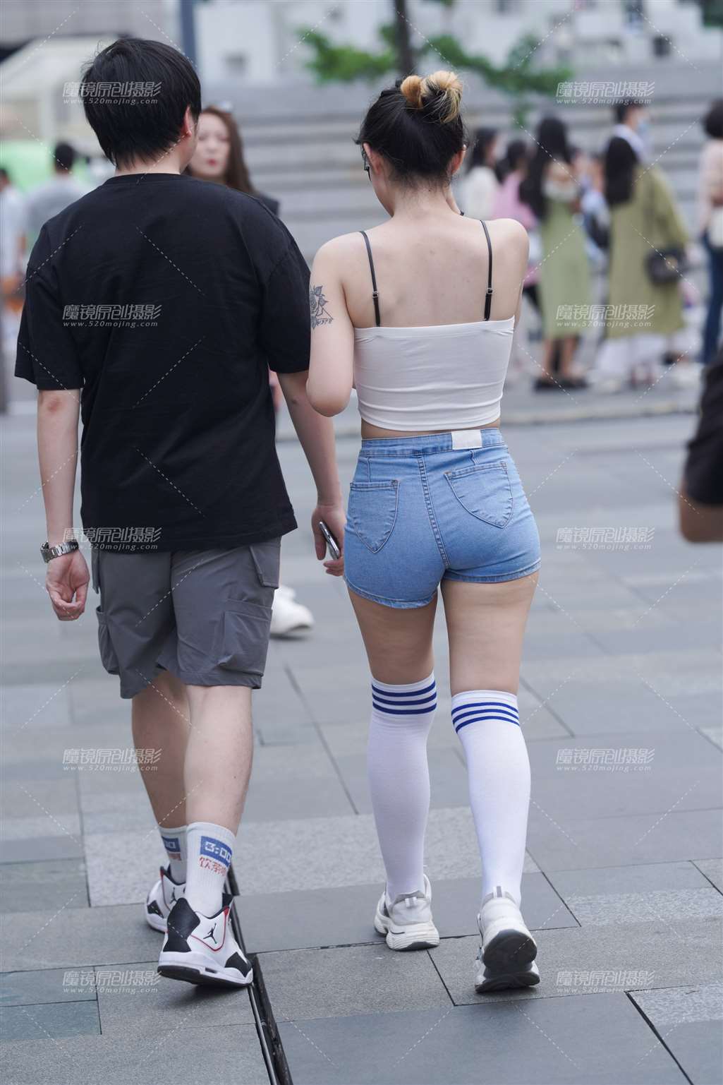 图片[5]-热裤美臀-街拍流行馆