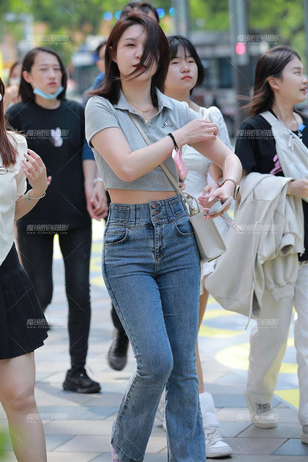 图片[1]-蓝牛美眉-街拍流行馆