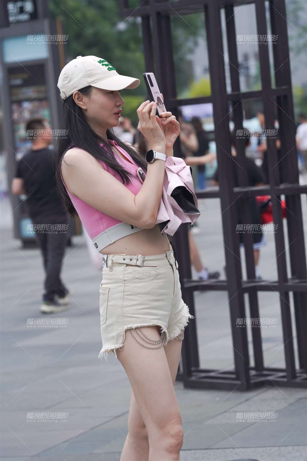 图片[5]-爱拍照的热裤小姐姐-街拍流行馆