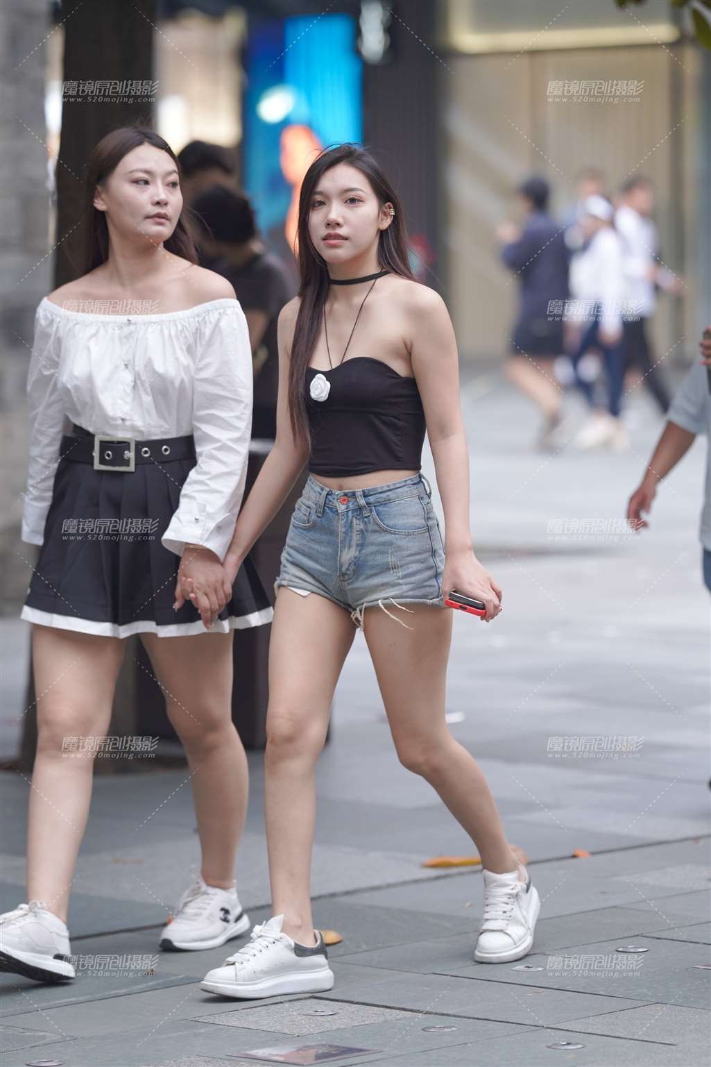 图片[1]-热裤小妹-街拍流行馆