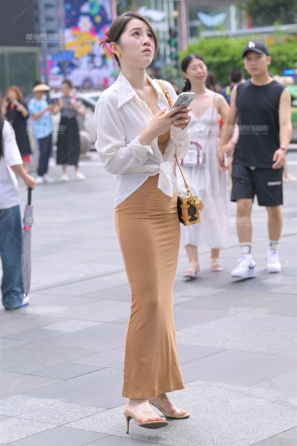 图片[3]-长裙包臀美女-街拍流行馆