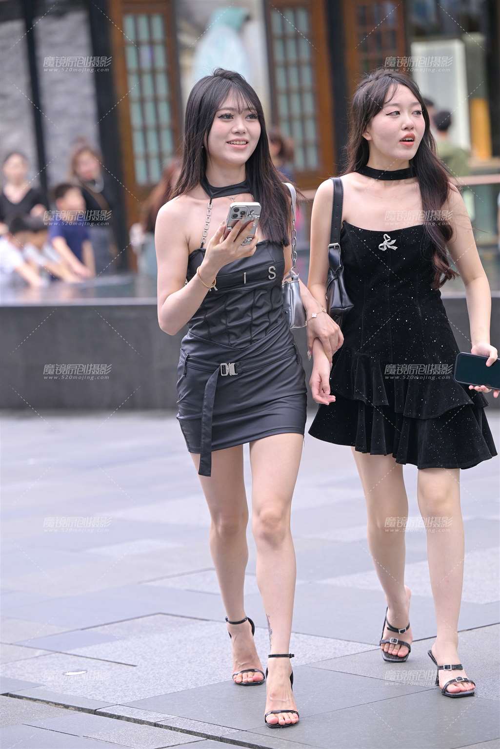 图片[1]-皮裙美腿-街拍流行馆