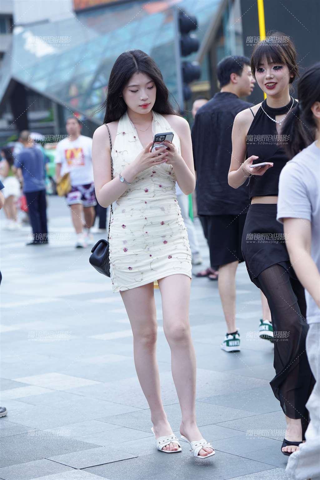 图片[1]-雪肤花貌-街拍流行馆
