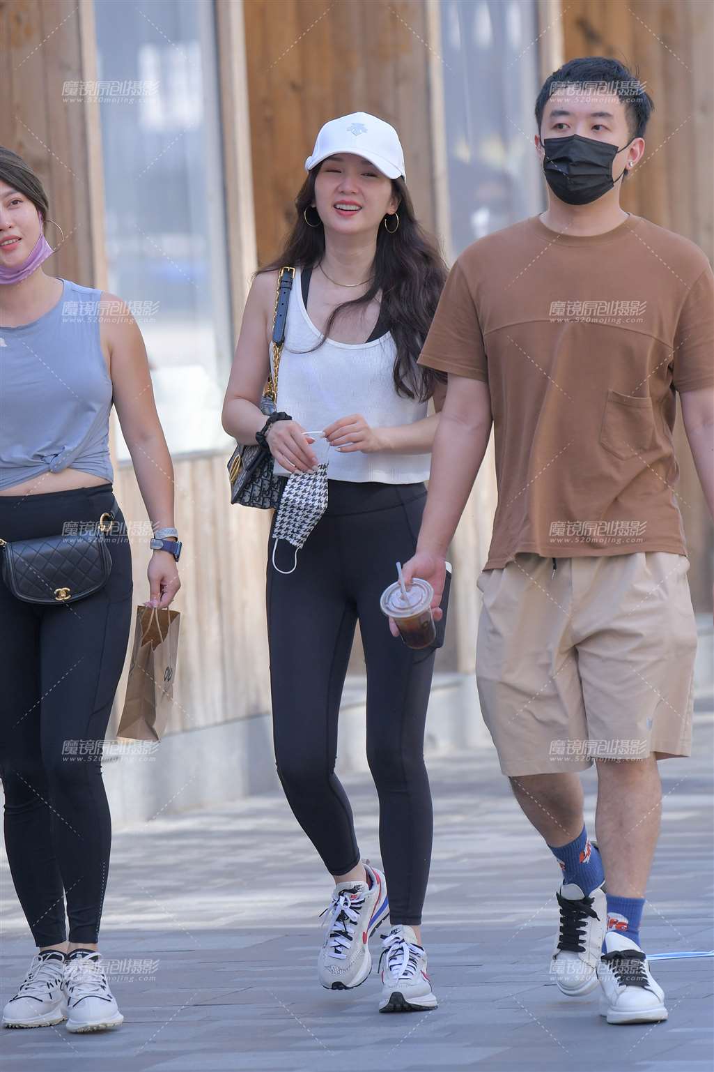 图片[5]-黑色瑜伽裤美女-街拍流行馆