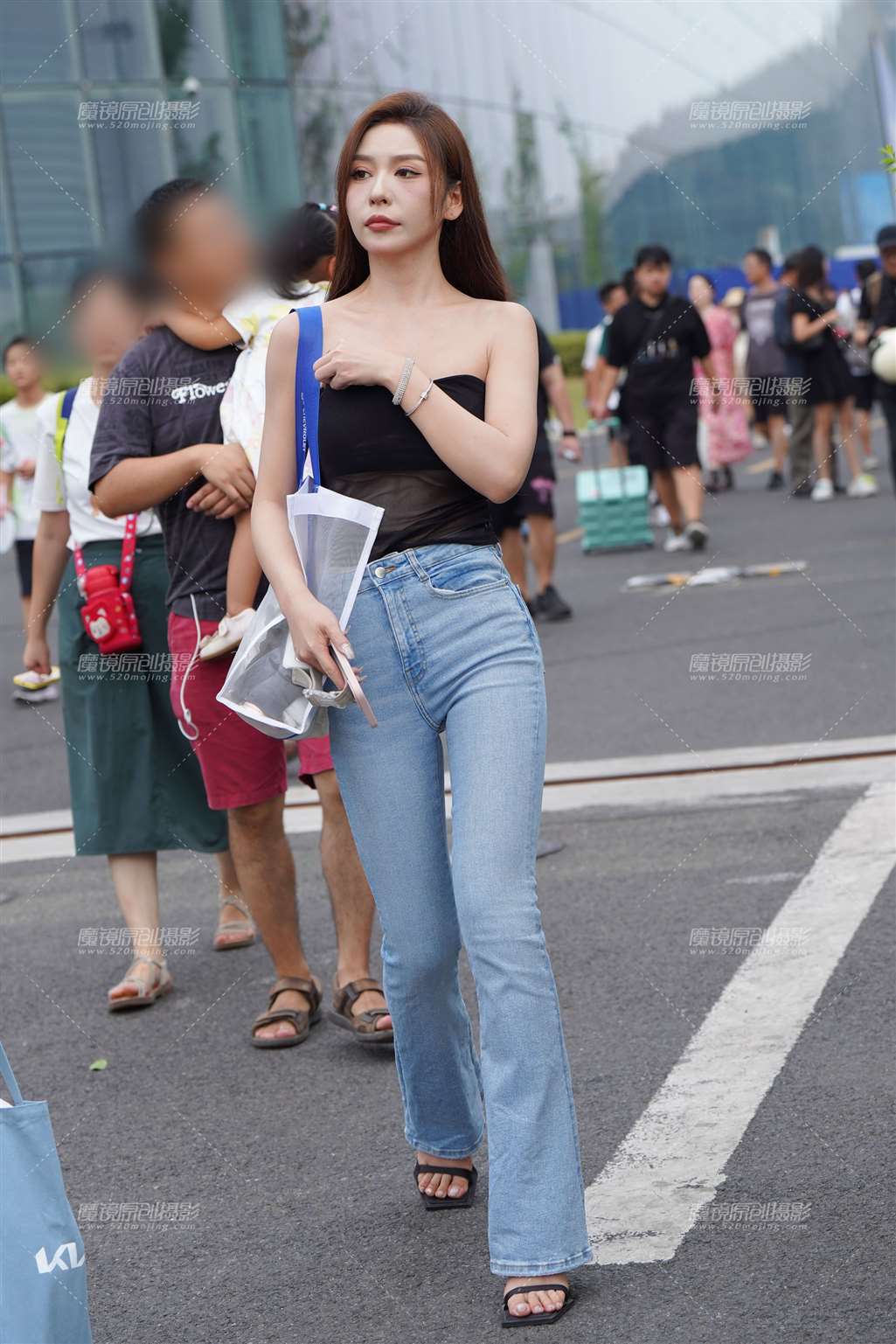图片[1]-牛仔长腿-街拍流行馆