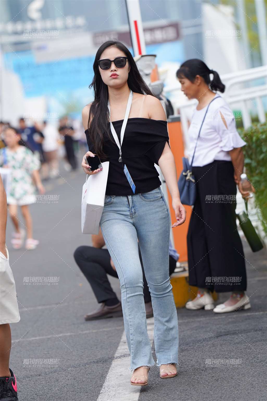 图片[3]-紧牛美眉-街拍流行馆