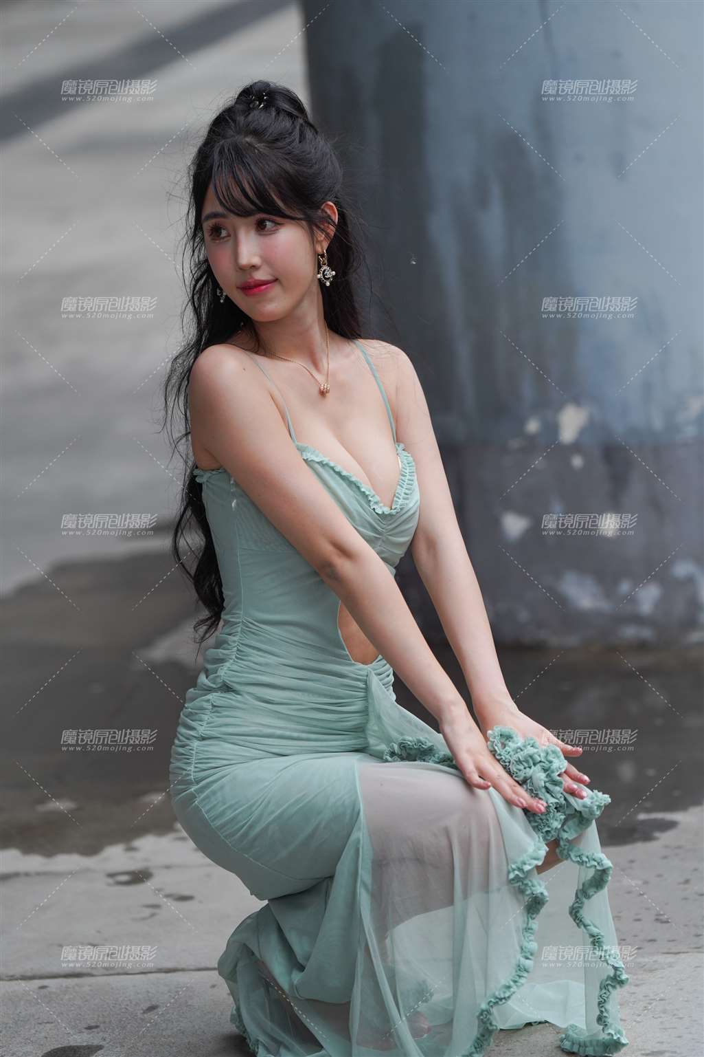 图片[2]-酥胸美女-街拍流行馆
