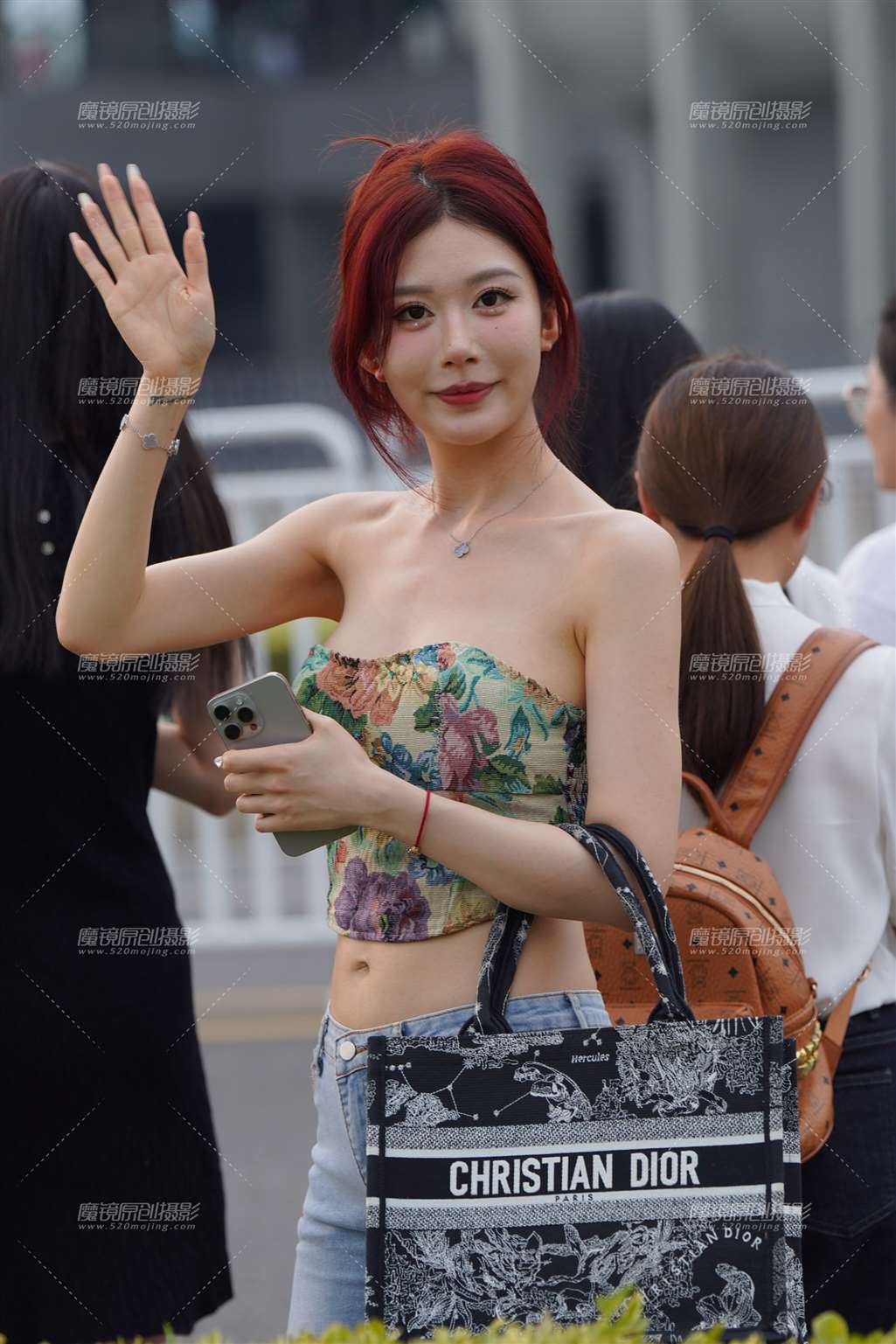 图片[1]-紧牛美眉-街拍流行馆