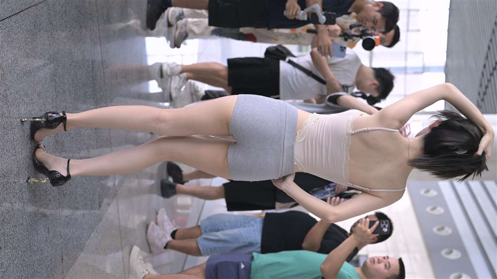 图片[1]-热裤美腿高清视频纯享版-街拍流行馆