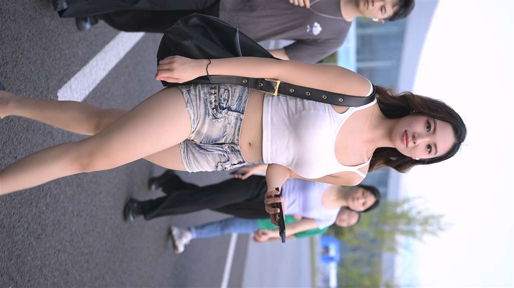 图片[1]-热裤大白腿视频纯享版-街拍流行馆