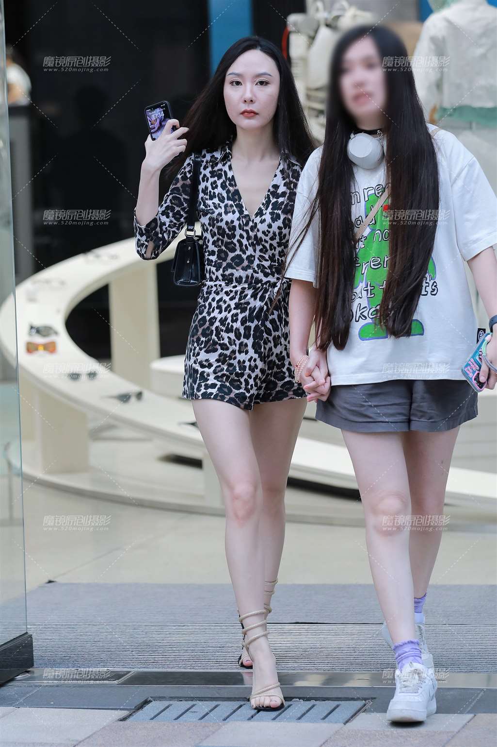 图片[1]-高跟美腿美女-街拍流行馆