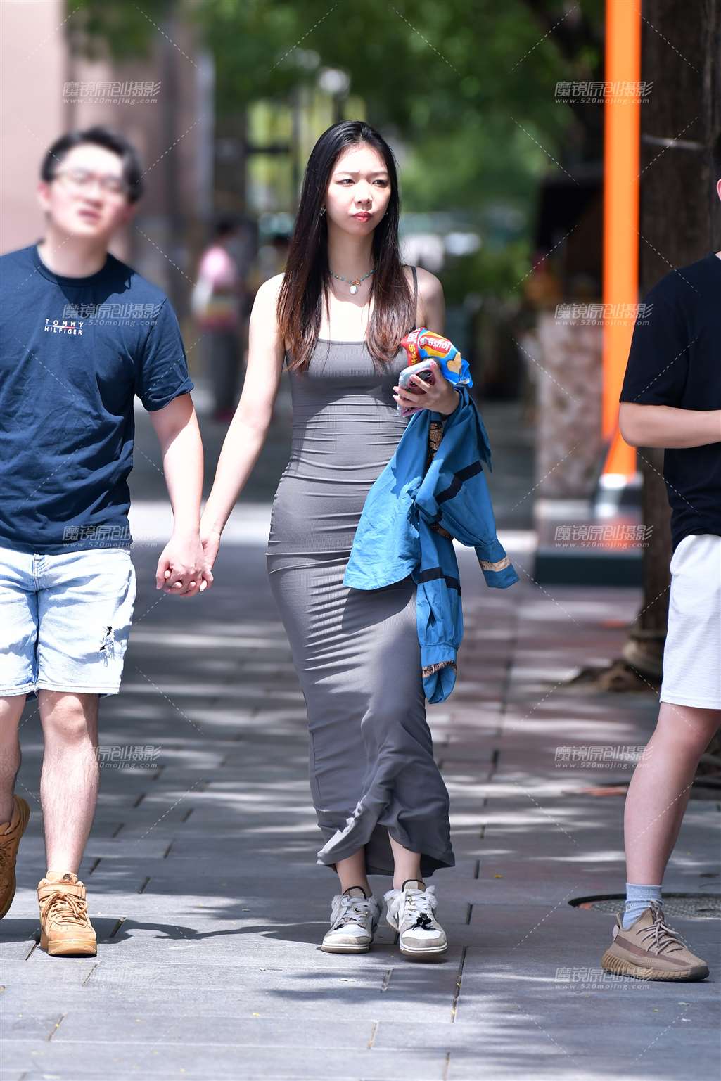 图片[4]-裹身长裙美女-街拍流行馆